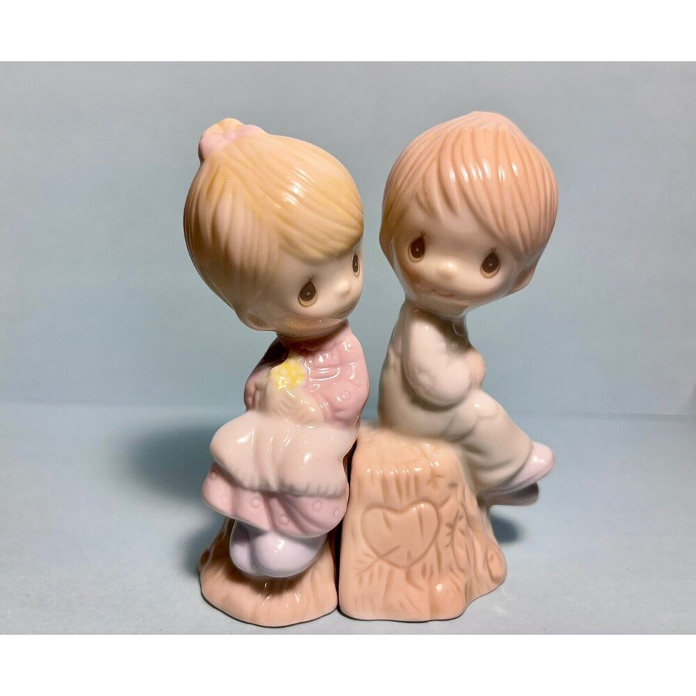 Precious Moments Salt & Pepper Shaker Set Boy & Girl On Stump Enesco 1993